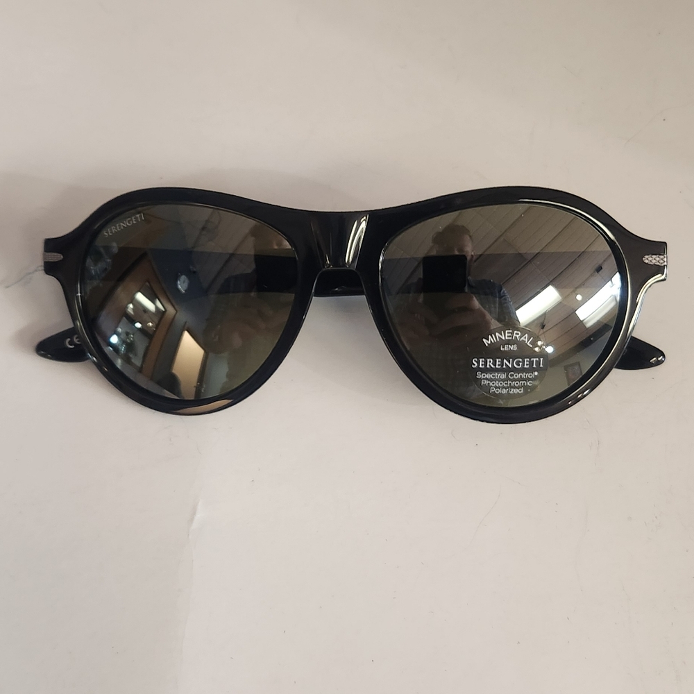 Brand new Serengetti Danby Shiney black  frames green glass lenses polarised